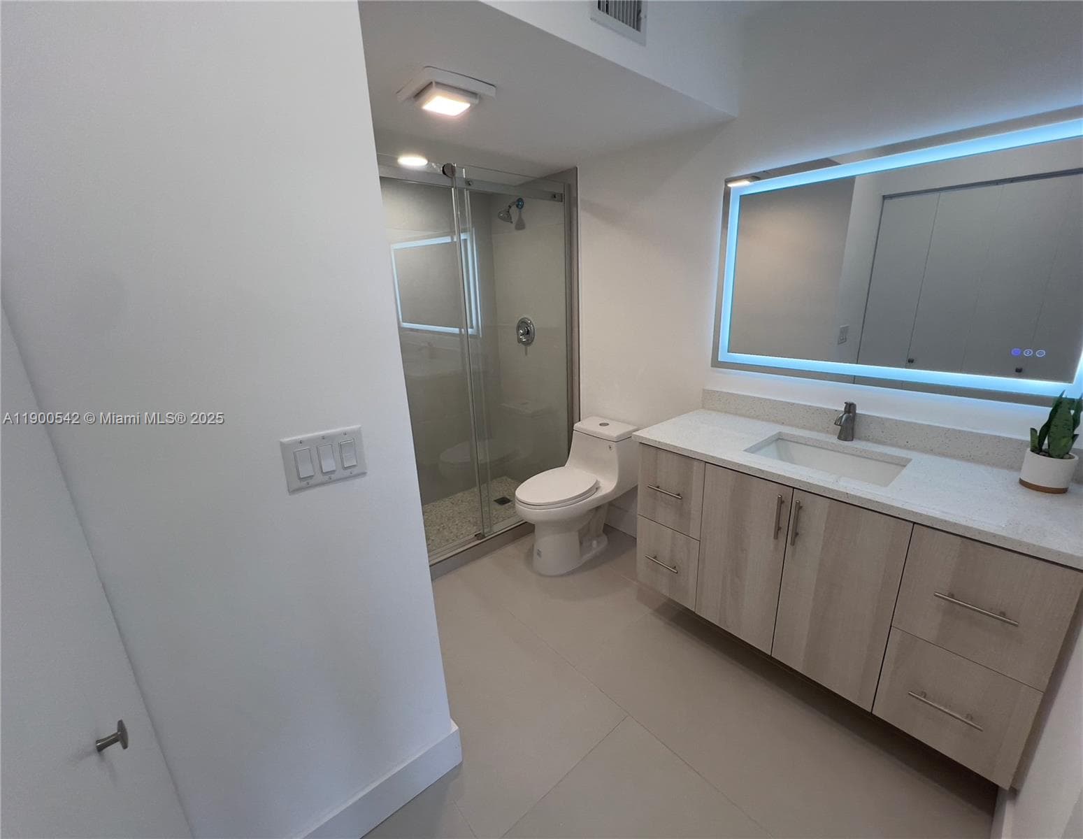 300 Diplomat Pkwy 518 photo 12