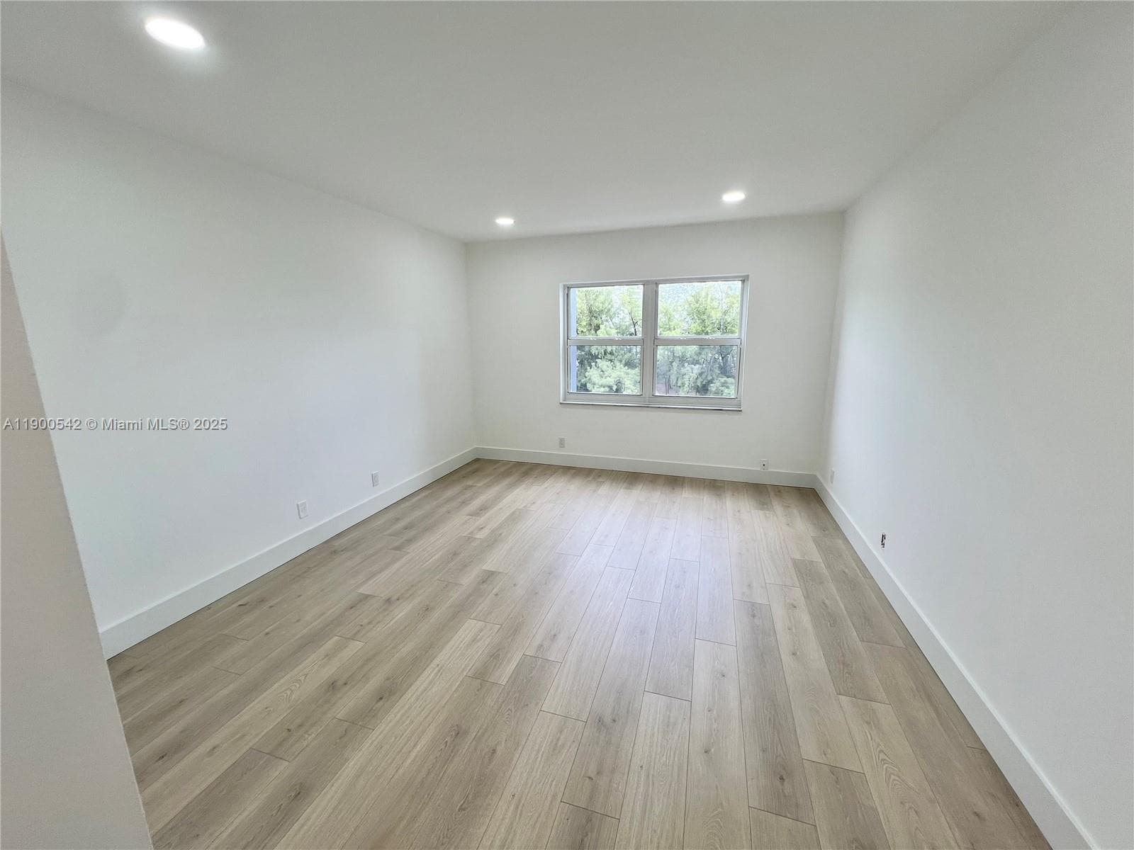 300 Diplomat Pkwy 518 photo 11