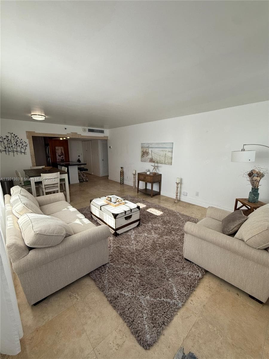100 Lincoln Rd 1111 photo 3