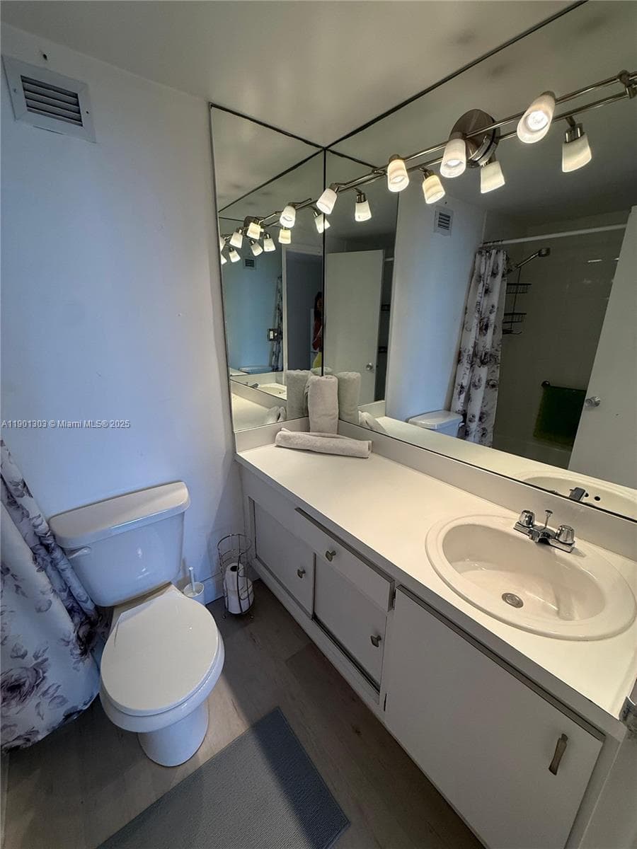 100 Lincoln Rd 1111 photo 14