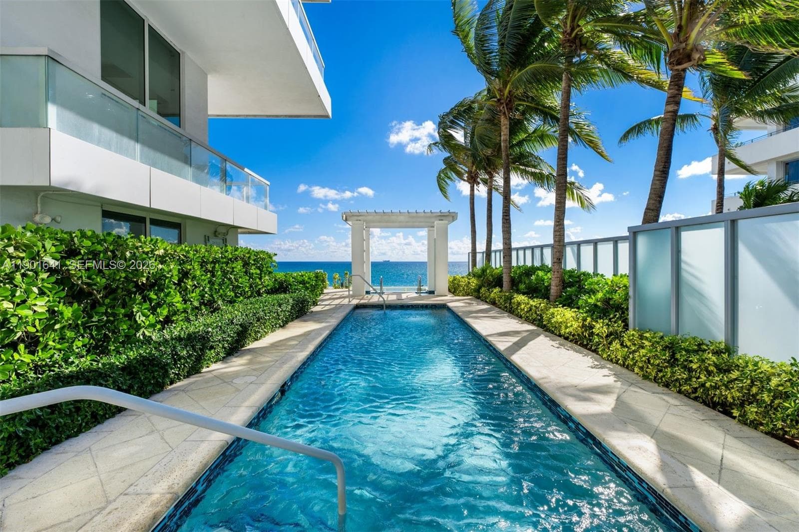 4391 Collins Ave 512 photo 2