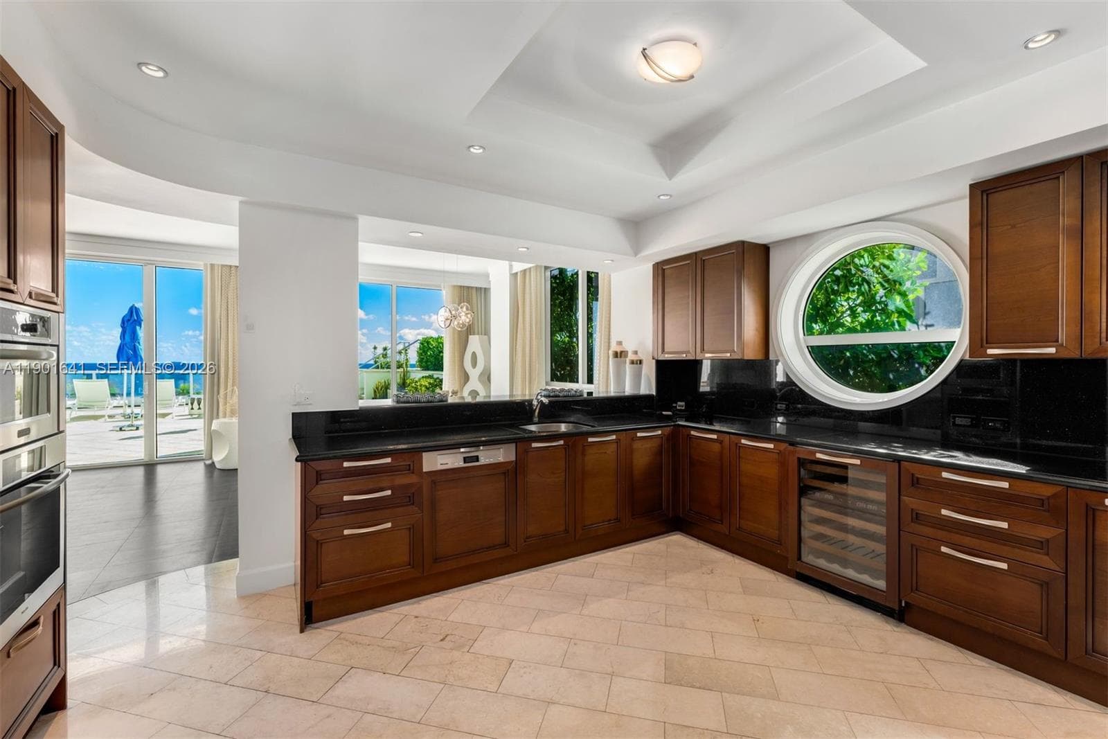 4391 Collins Ave 512 photo 8