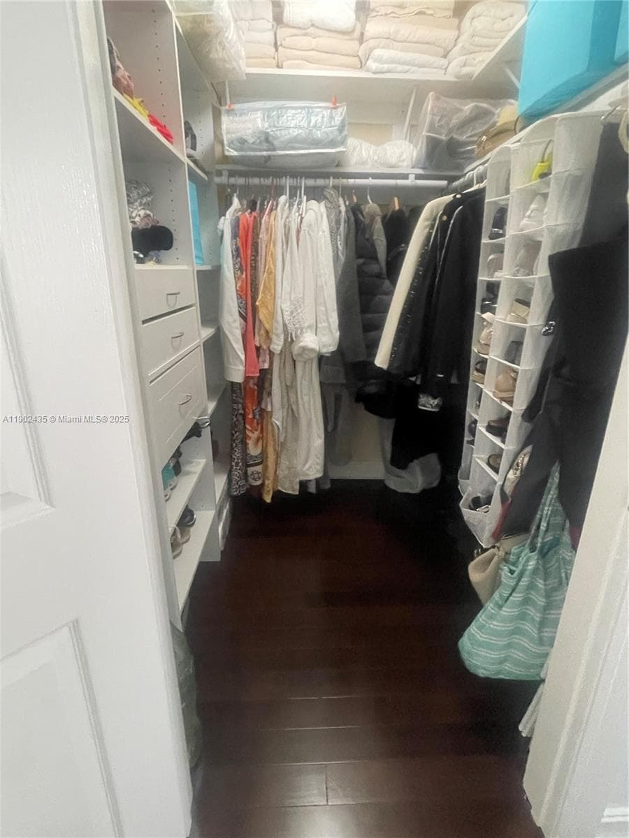 3001 NE 185th St 532 photo 2