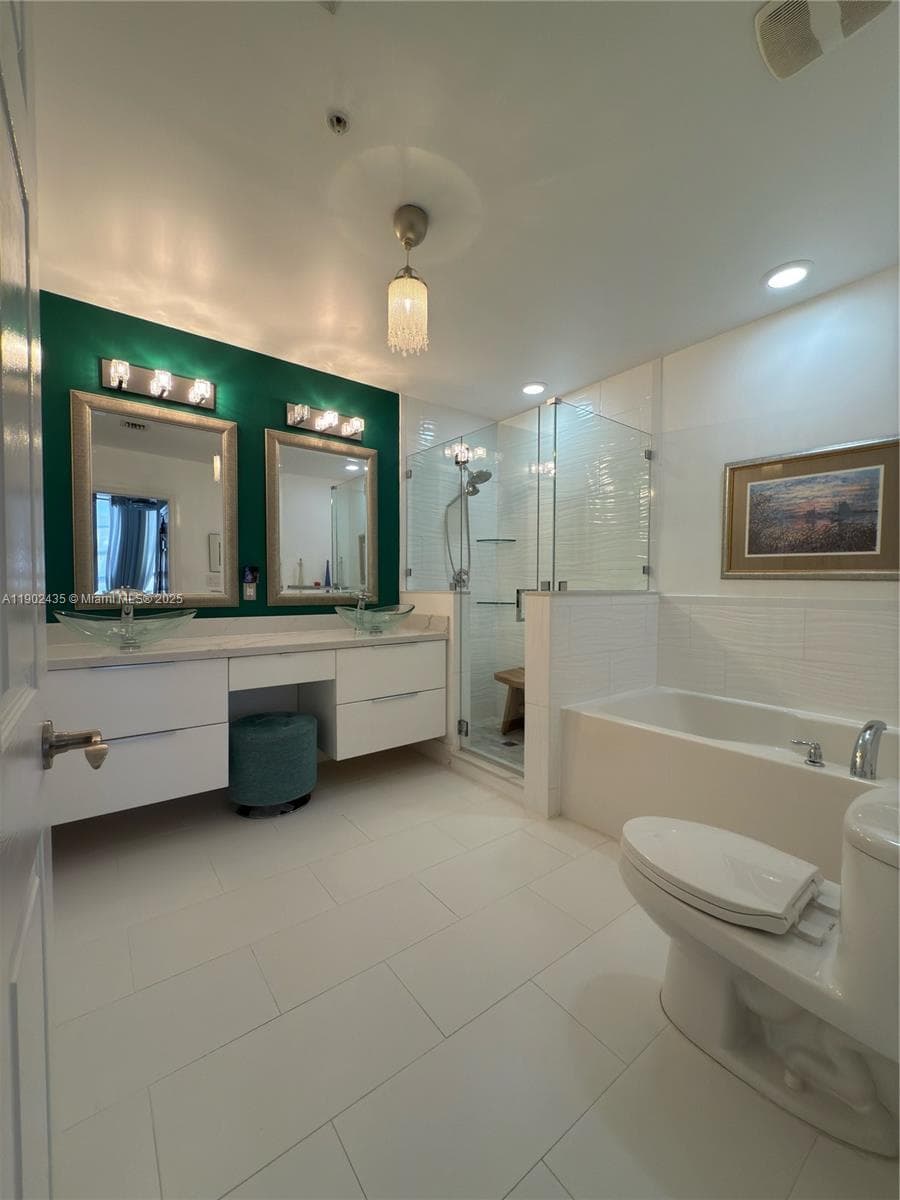 3001 NE 185th St 532 photo 4