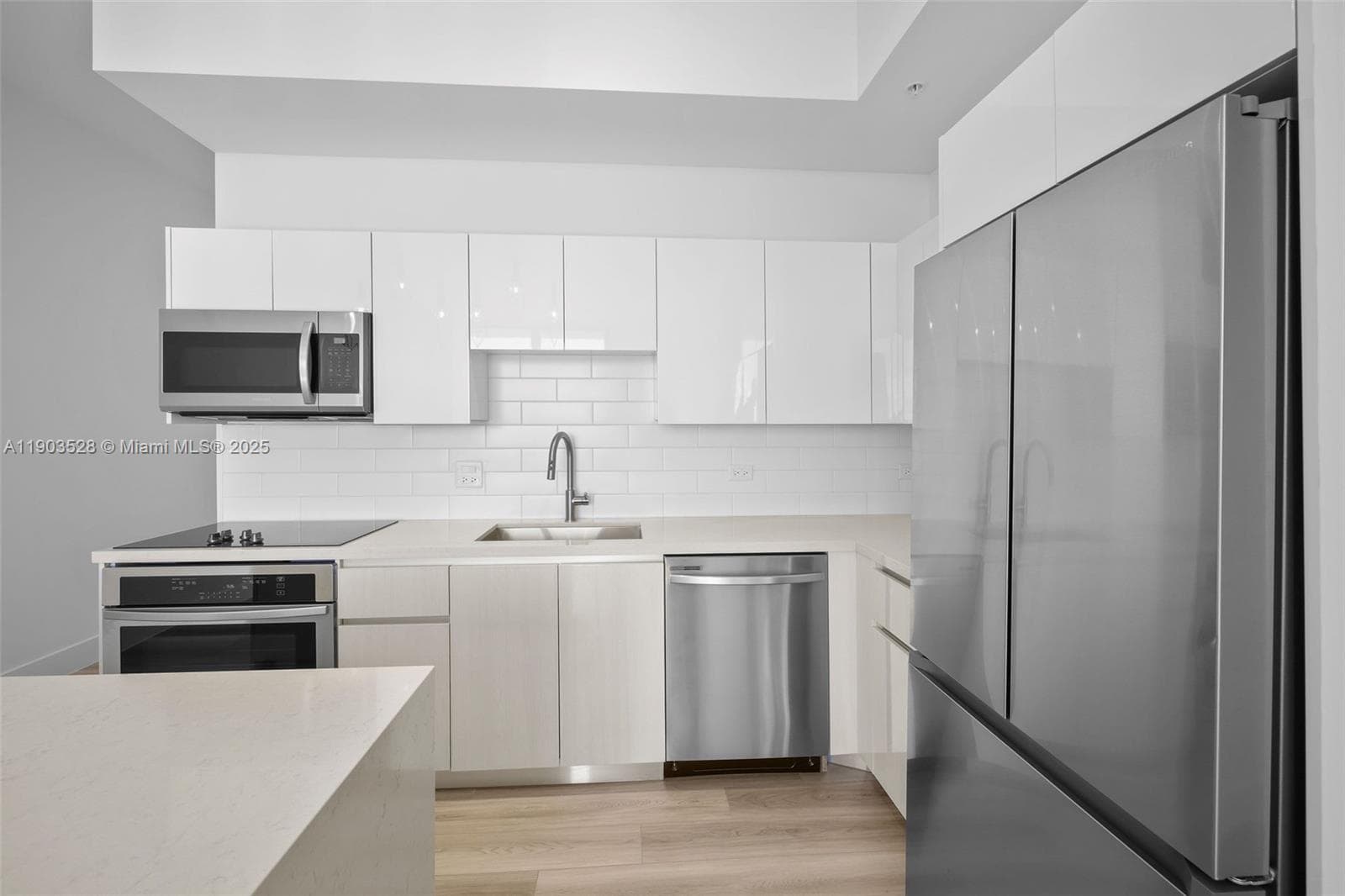 101 Diplomat Pkwy 2306 photo 3