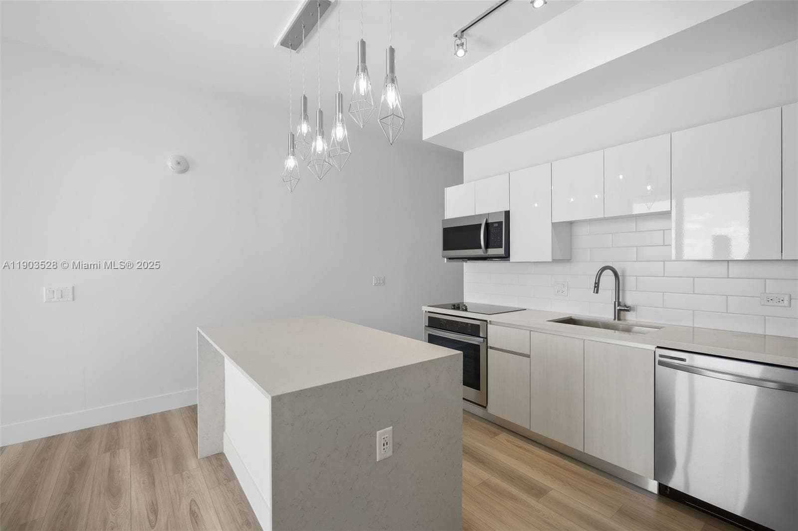 101 Diplomat Pkwy 2306 photo 5
