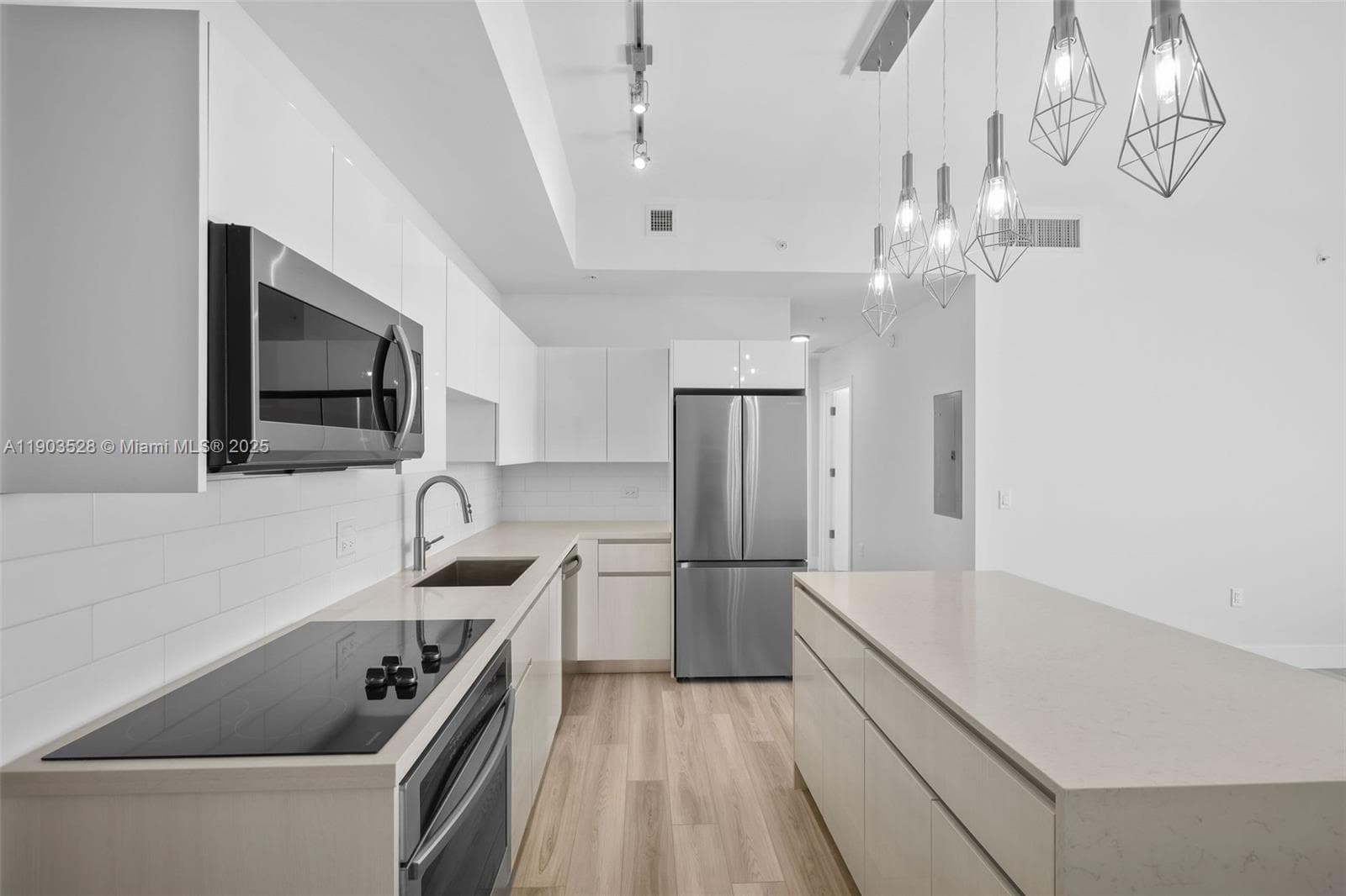 101 Diplomat Pkwy 2306 photo 4