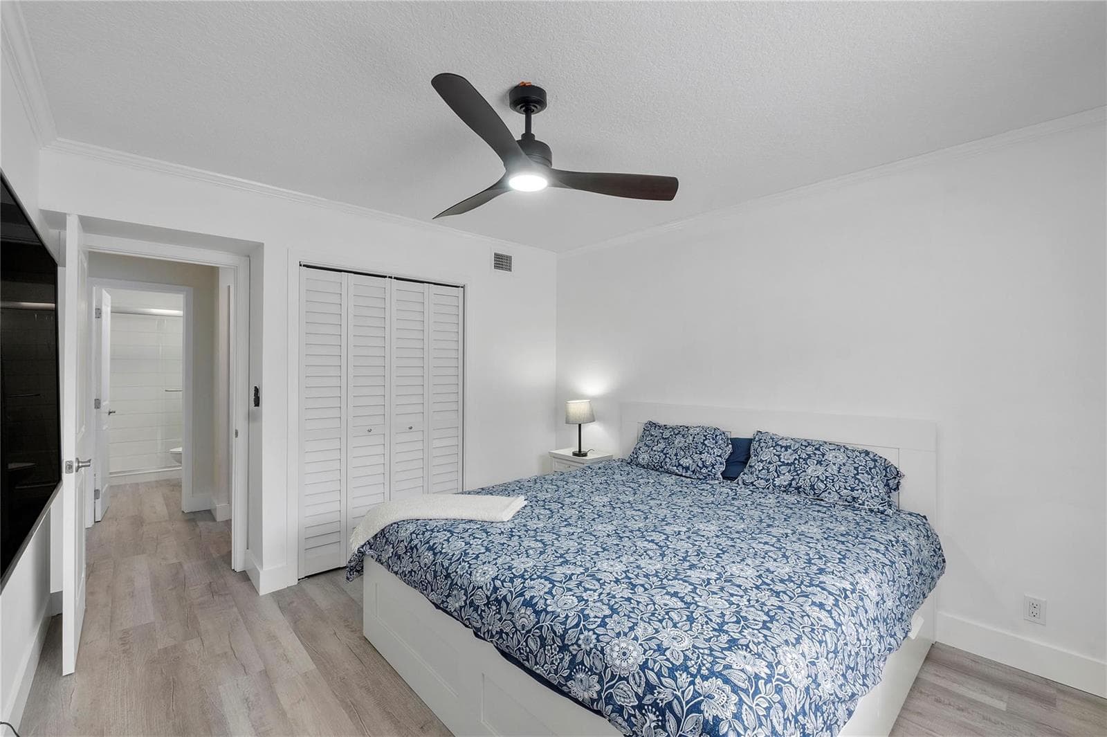 6205 Bay Club Drive 3 photo 16