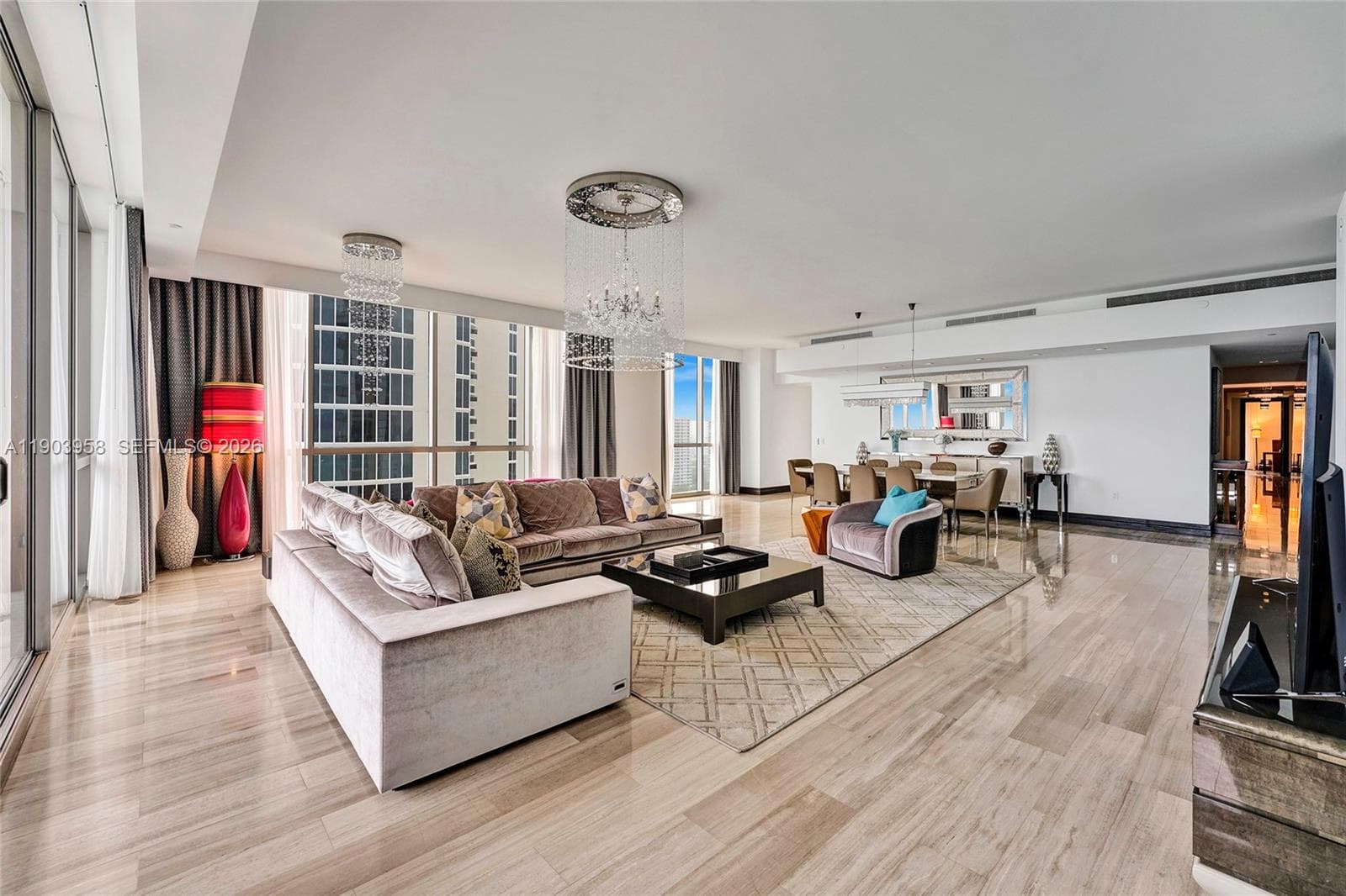 17749 Collins 1402 photo 16