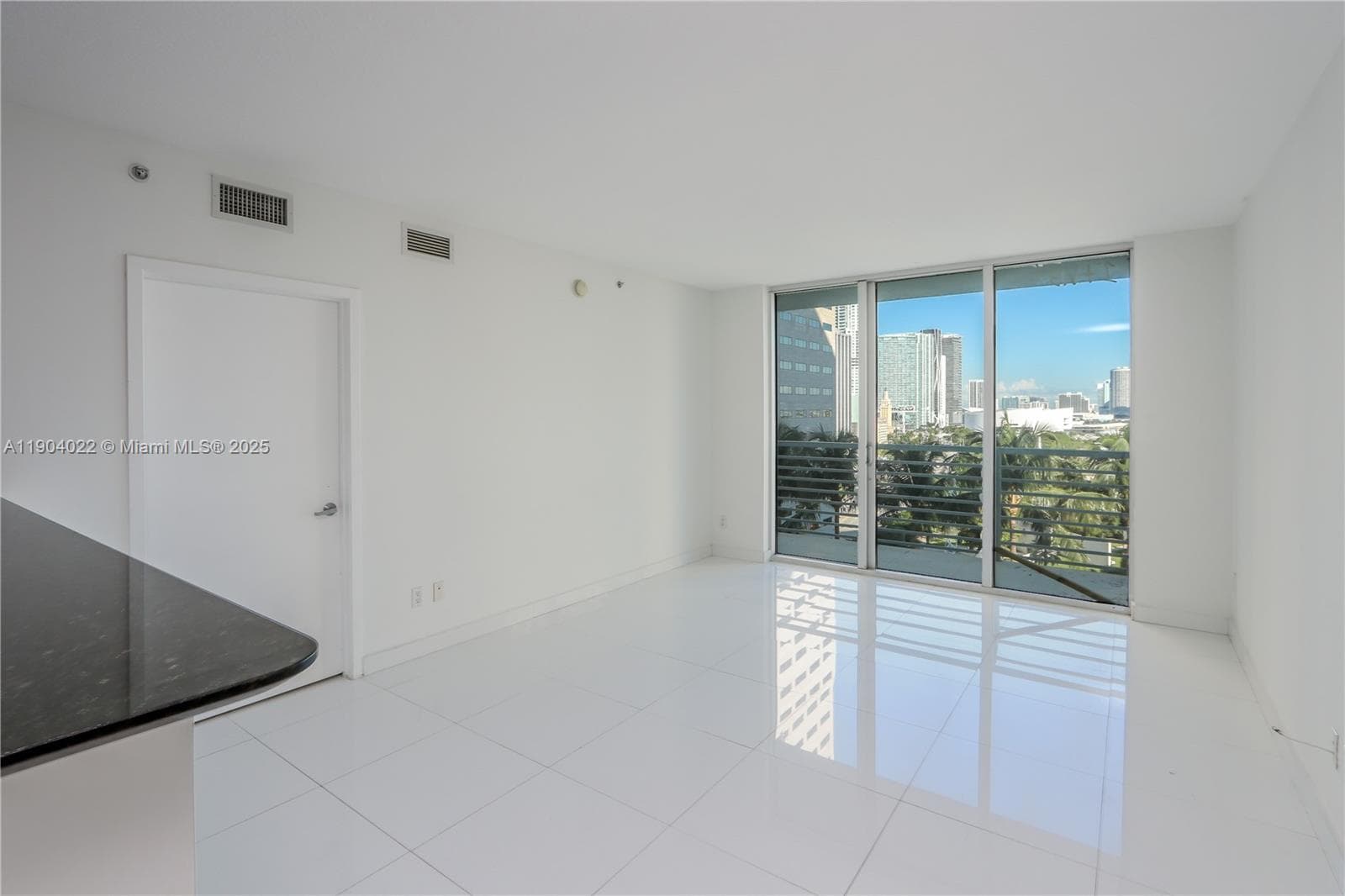 325 S Biscayne Blvd 1722 photo 2