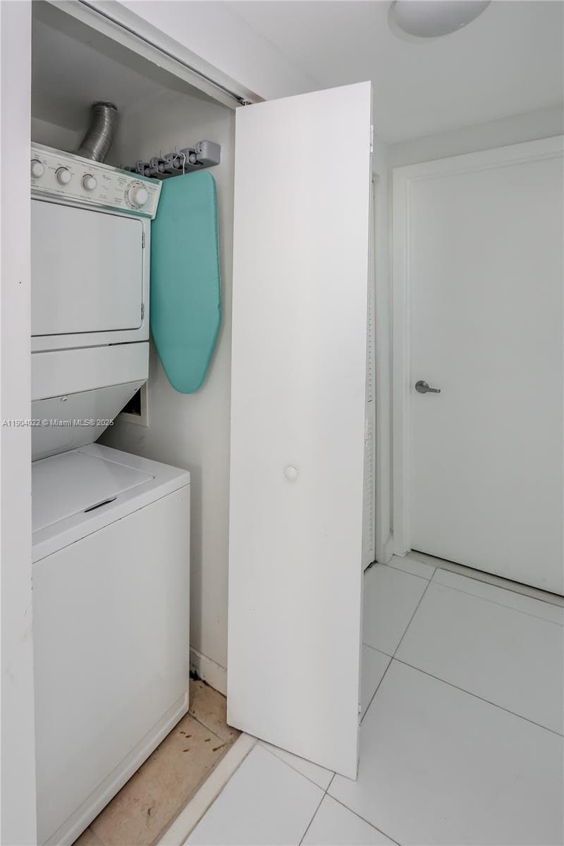325 S Biscayne Blvd 1722 photo 10
