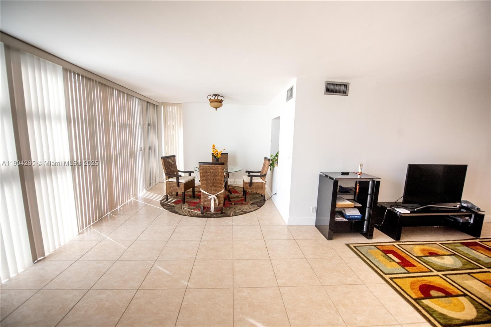200 Leslie Dr 214 photo 2