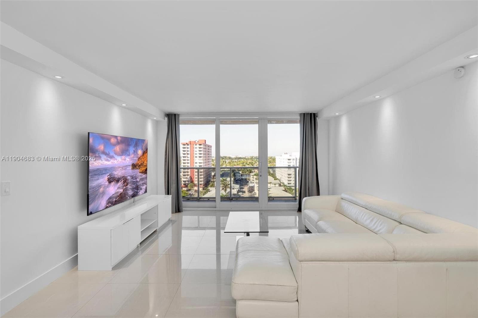 3140 S Ocean Dr 1011 photo 6
