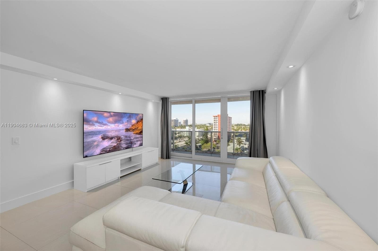3140 S Ocean Dr 1011 photo 7