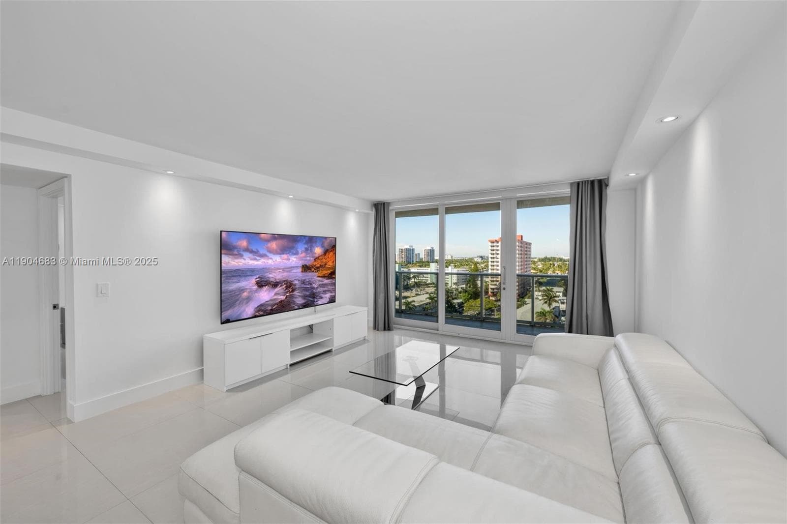 3140 S Ocean Dr 1011 photo 3