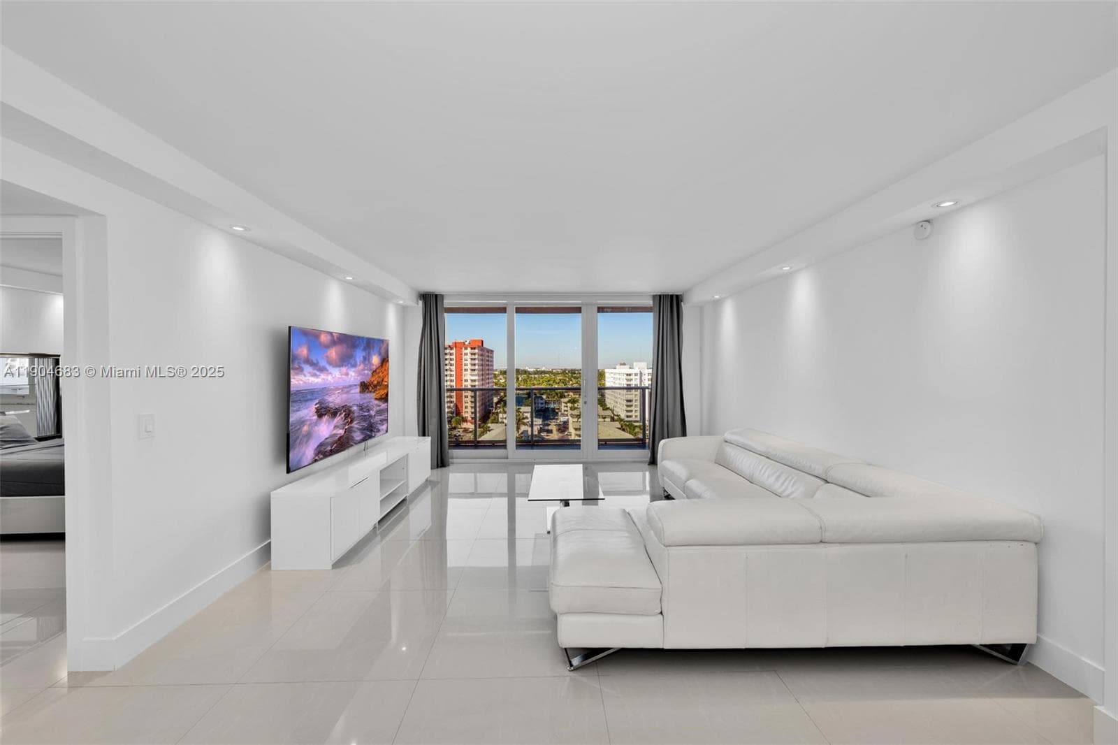 3140 S Ocean Dr 1011 photo 1