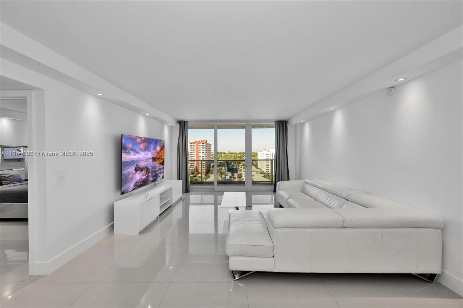 3140 S Ocean Dr 1011 photo 5