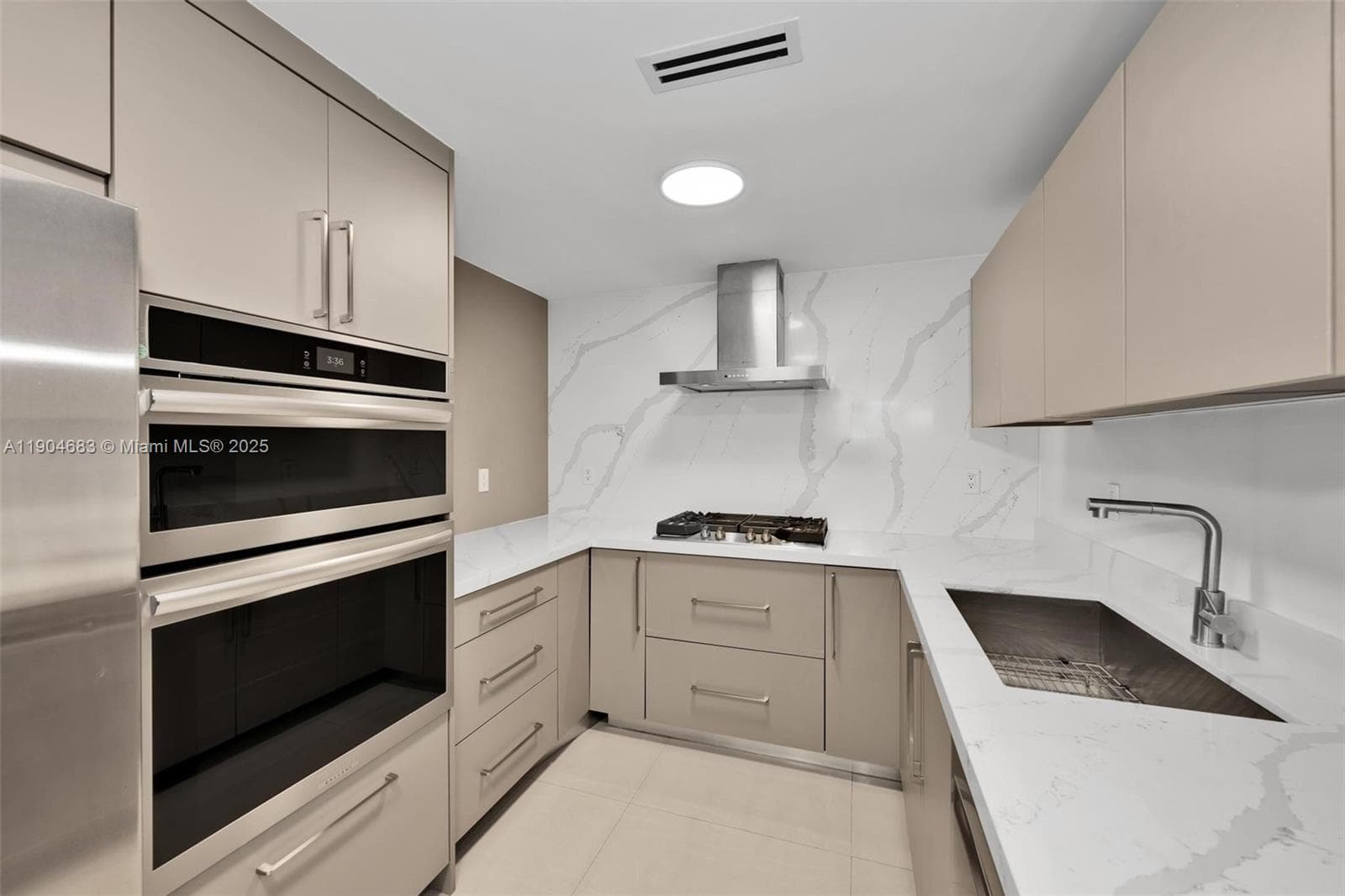 3140 S Ocean Dr 1011 photo 14