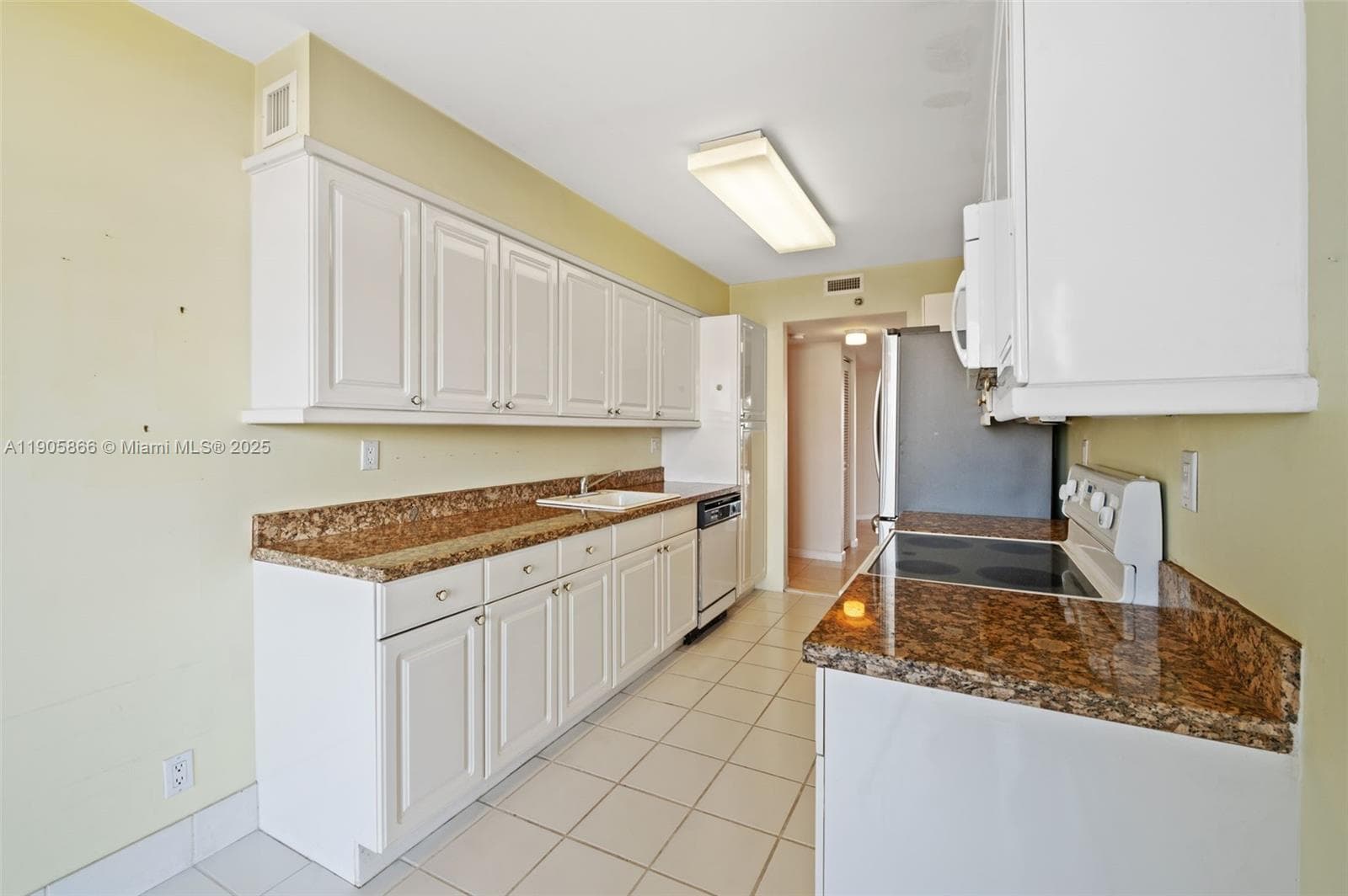 3598 Yacht Club Dr 602 photo 14