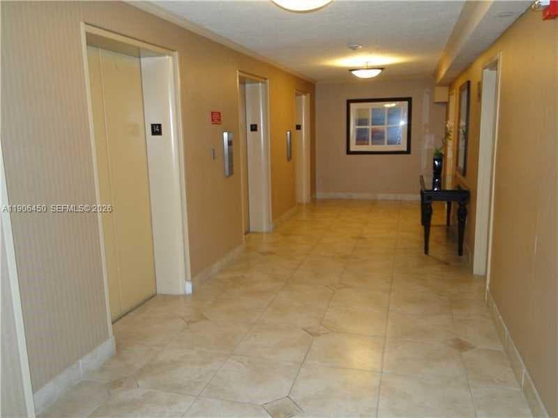 2801 NE 183rd St 1411W photo 9