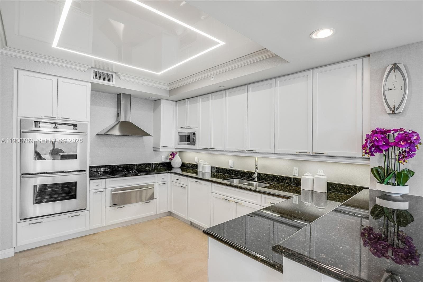 20201 E Country Club Dr 1903 photo 14
