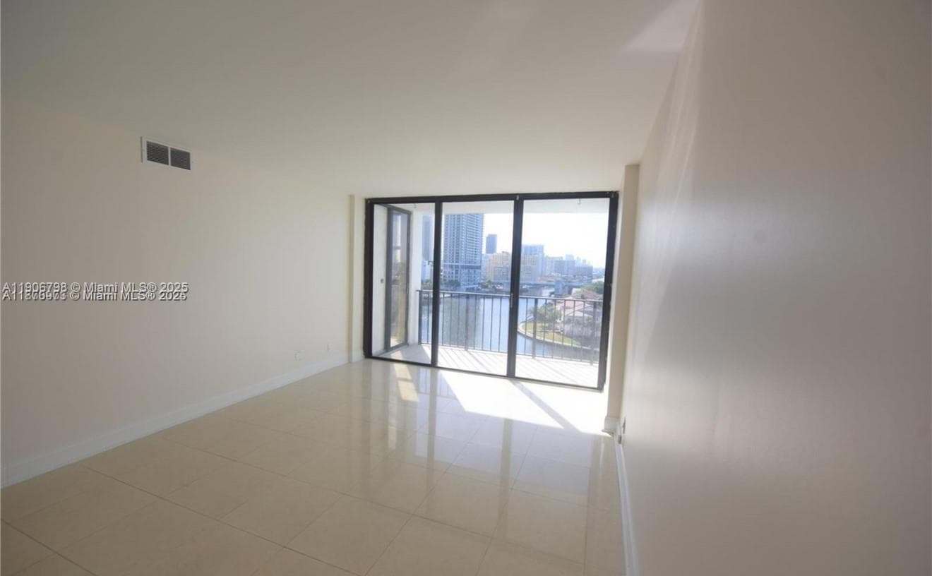 200 Leslie Dr 1124 photo 8