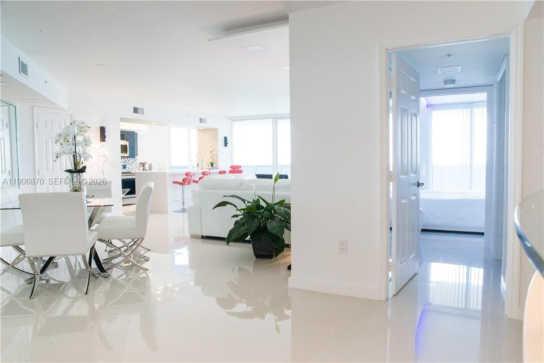 6301 Collins Ave 1402 photo 7