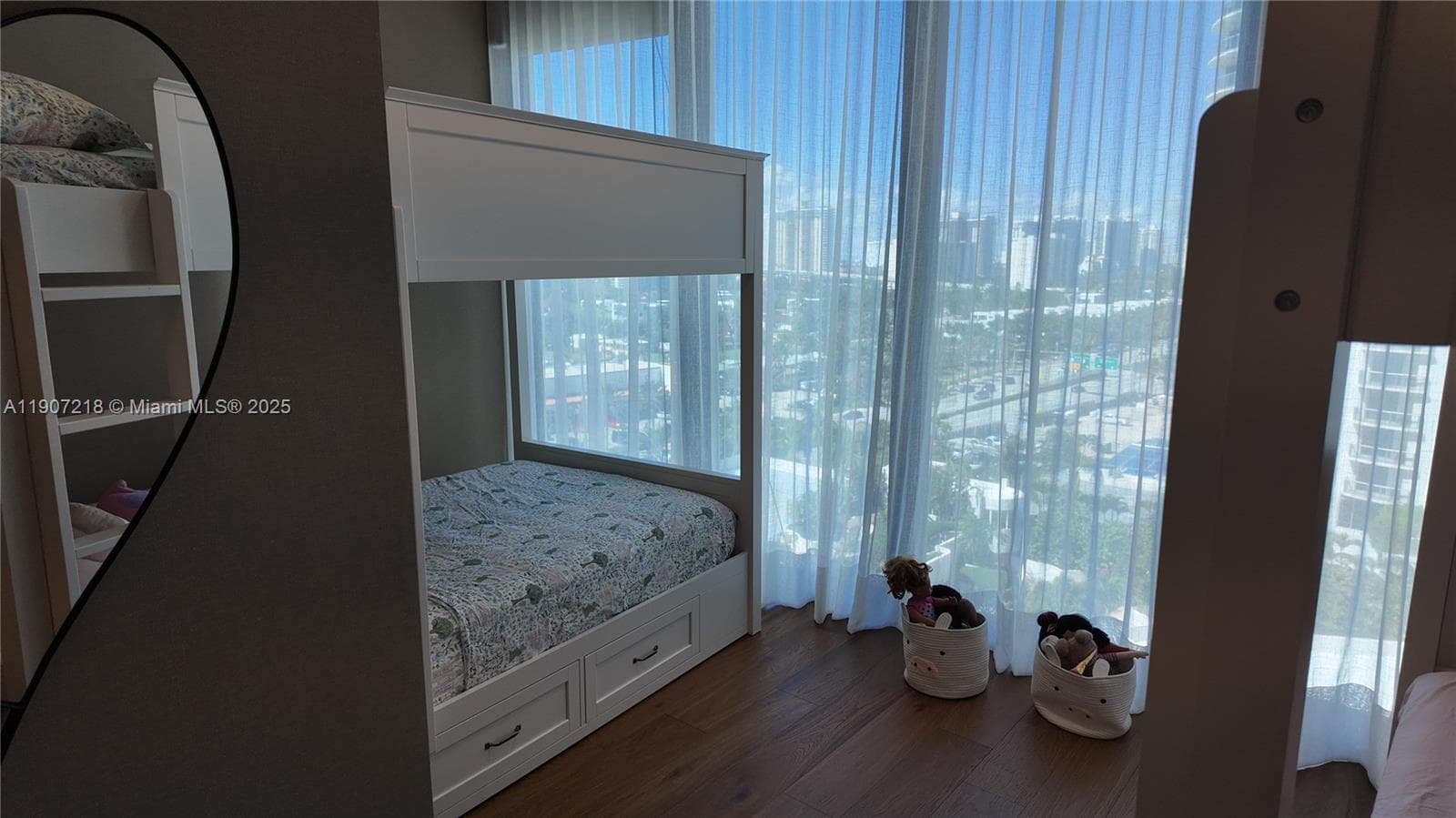 18555 Collins Ave 905 photo 17