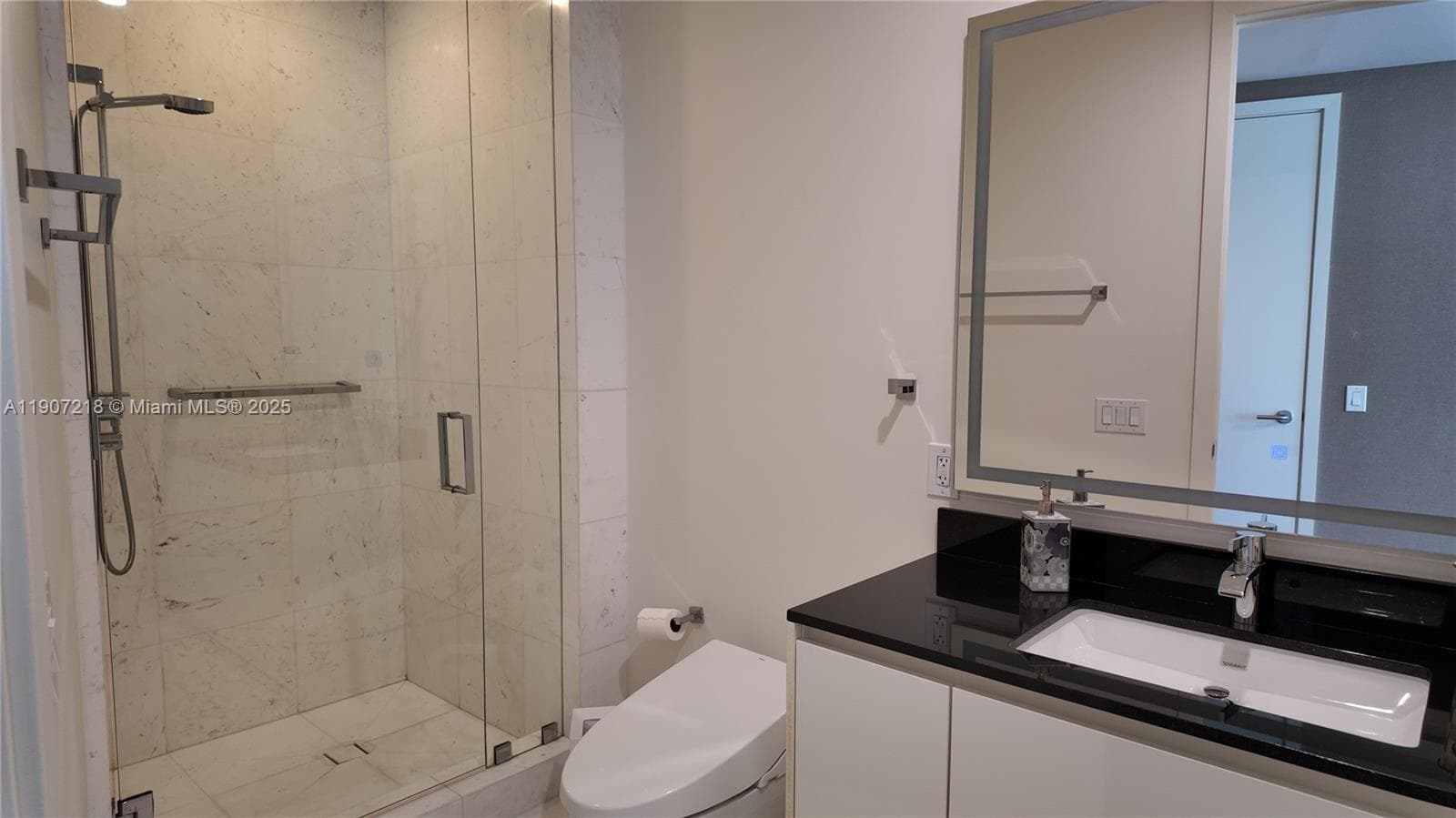 18555 Collins Ave 905 photo 19