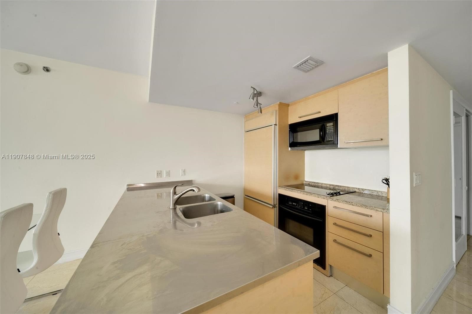 1850 S Ocean Dr 1609 photo 8