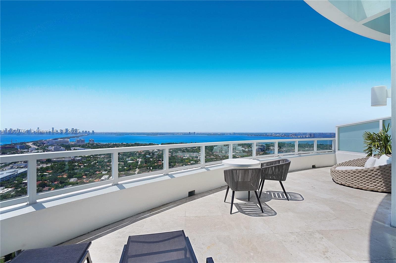 4401 Collins Ave PH South photo 9