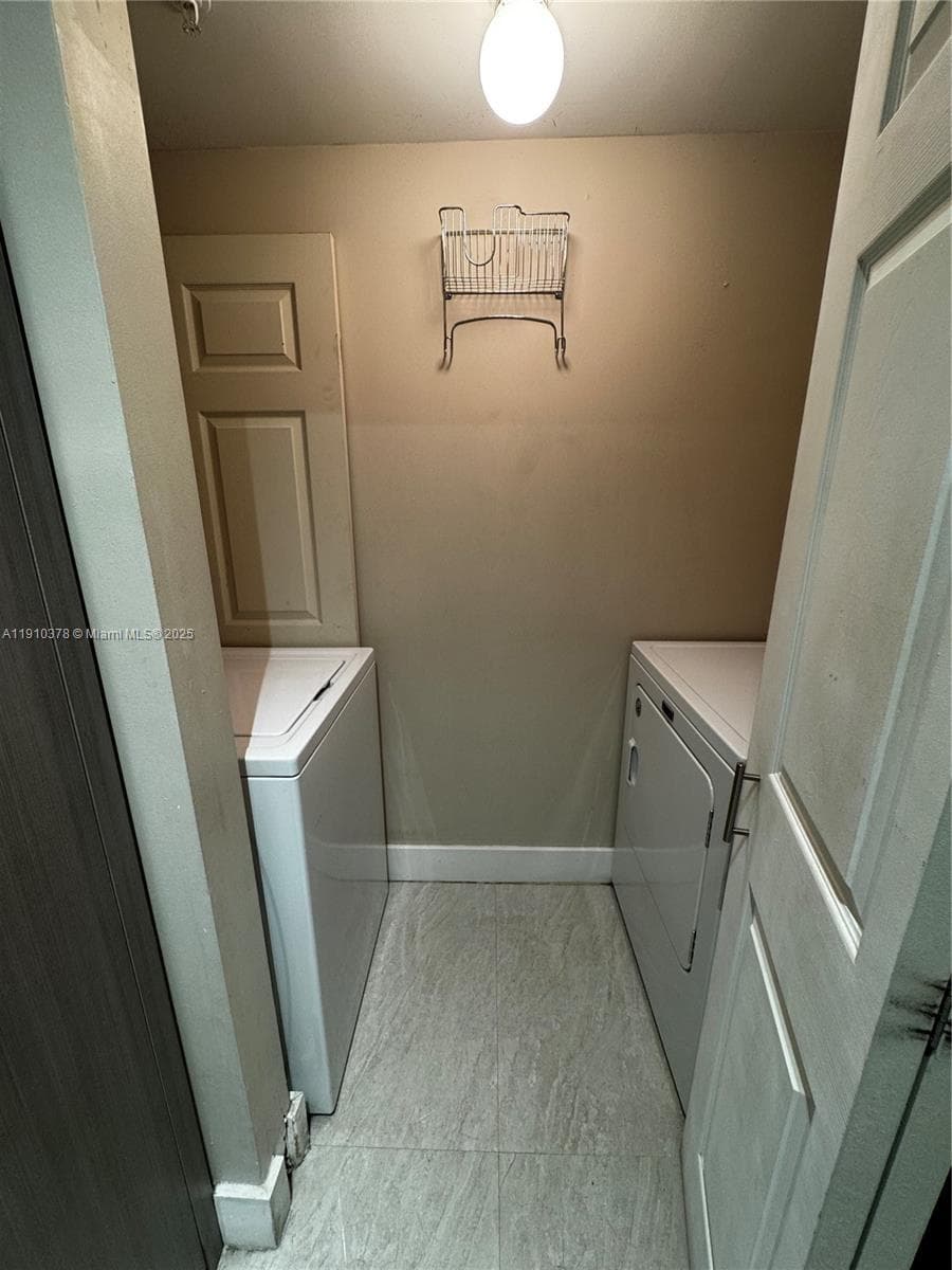 17150 N Bay Rd 2102 photo 18