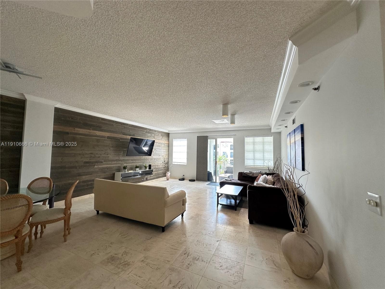 3900 Island Blvd B-303 photo 6