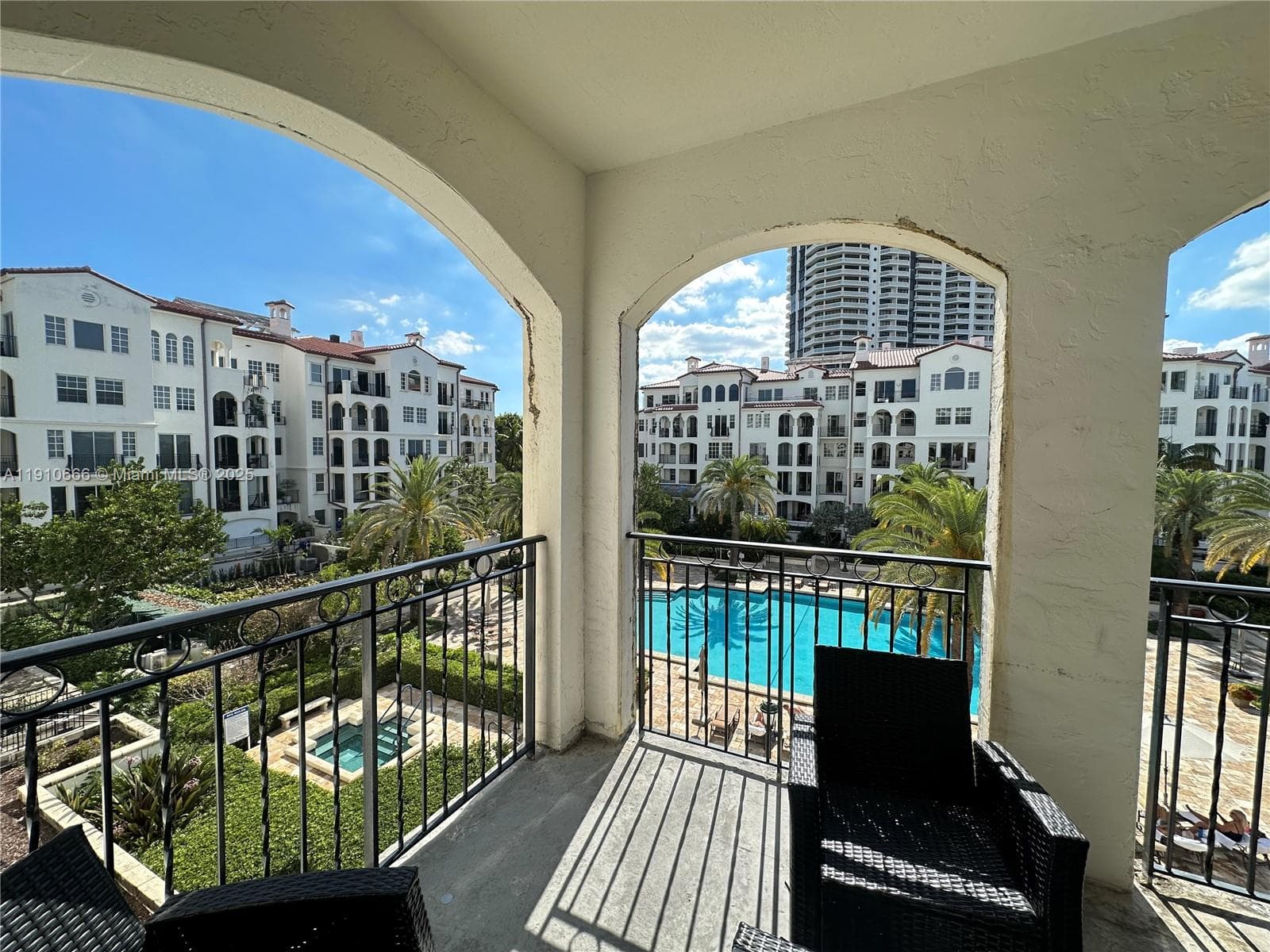 3900 Island Blvd B-303 photo 8