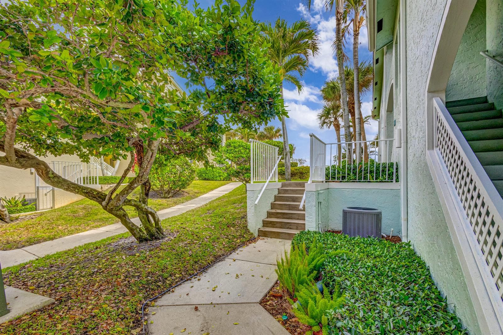 303 Mainsail Circle photo 4