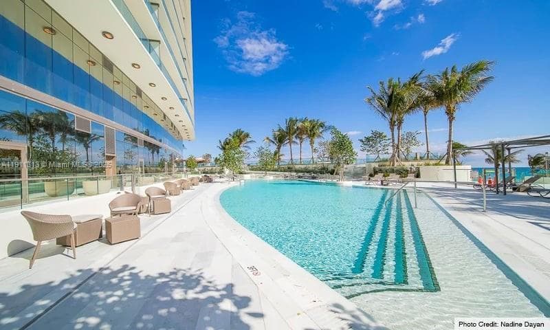 18975 Collins Ave 3104 photo 3