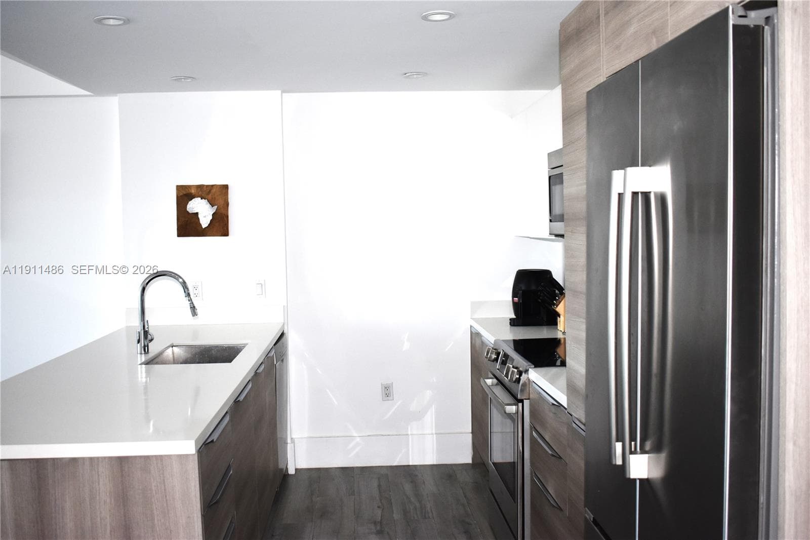 9940 W Bay Harbor Dr 6D-N photo 8