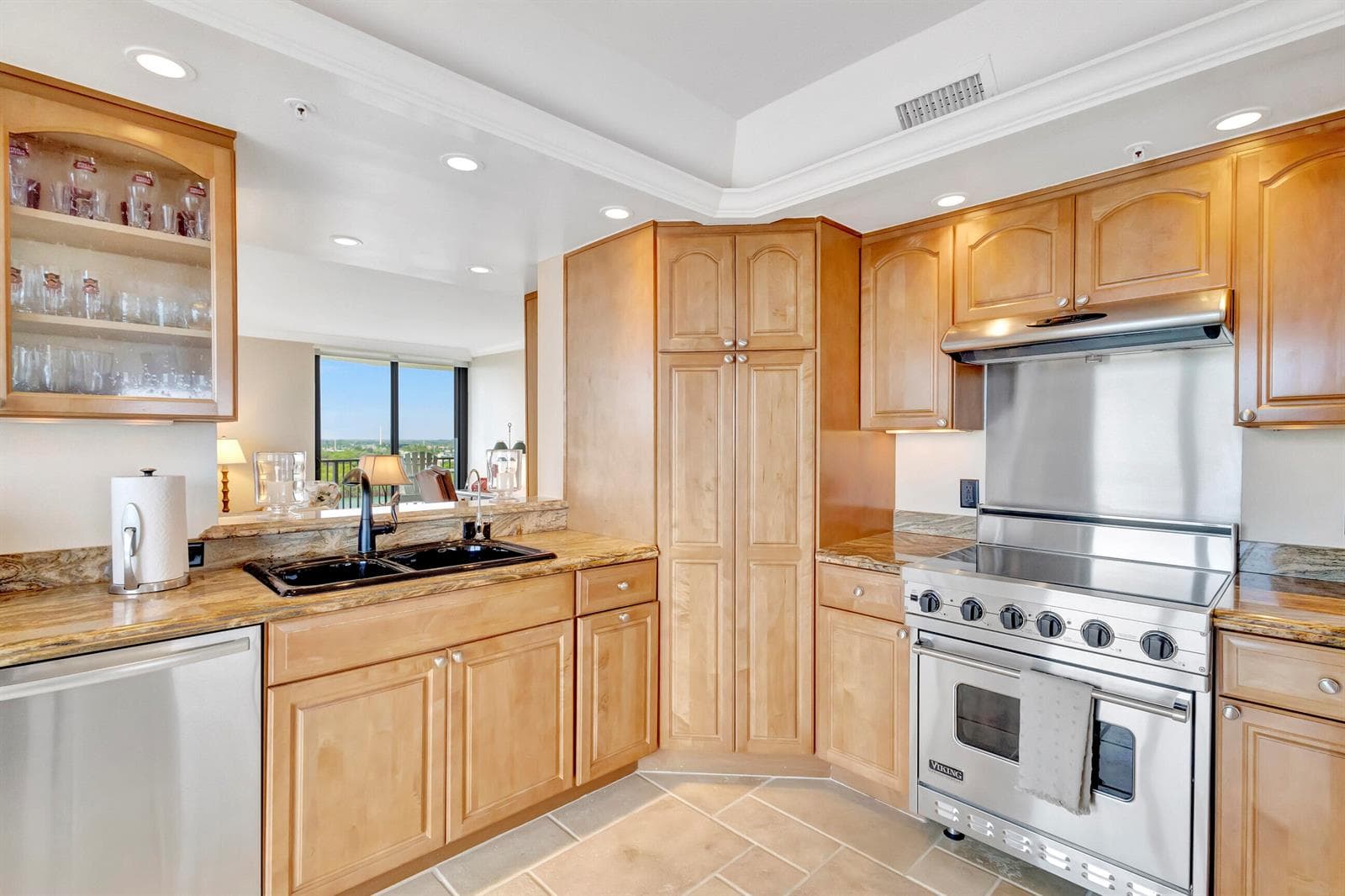 400 Beach Road 804 photo 17