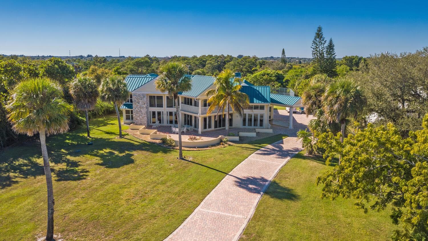 3343 S Indian River Drive photo 4