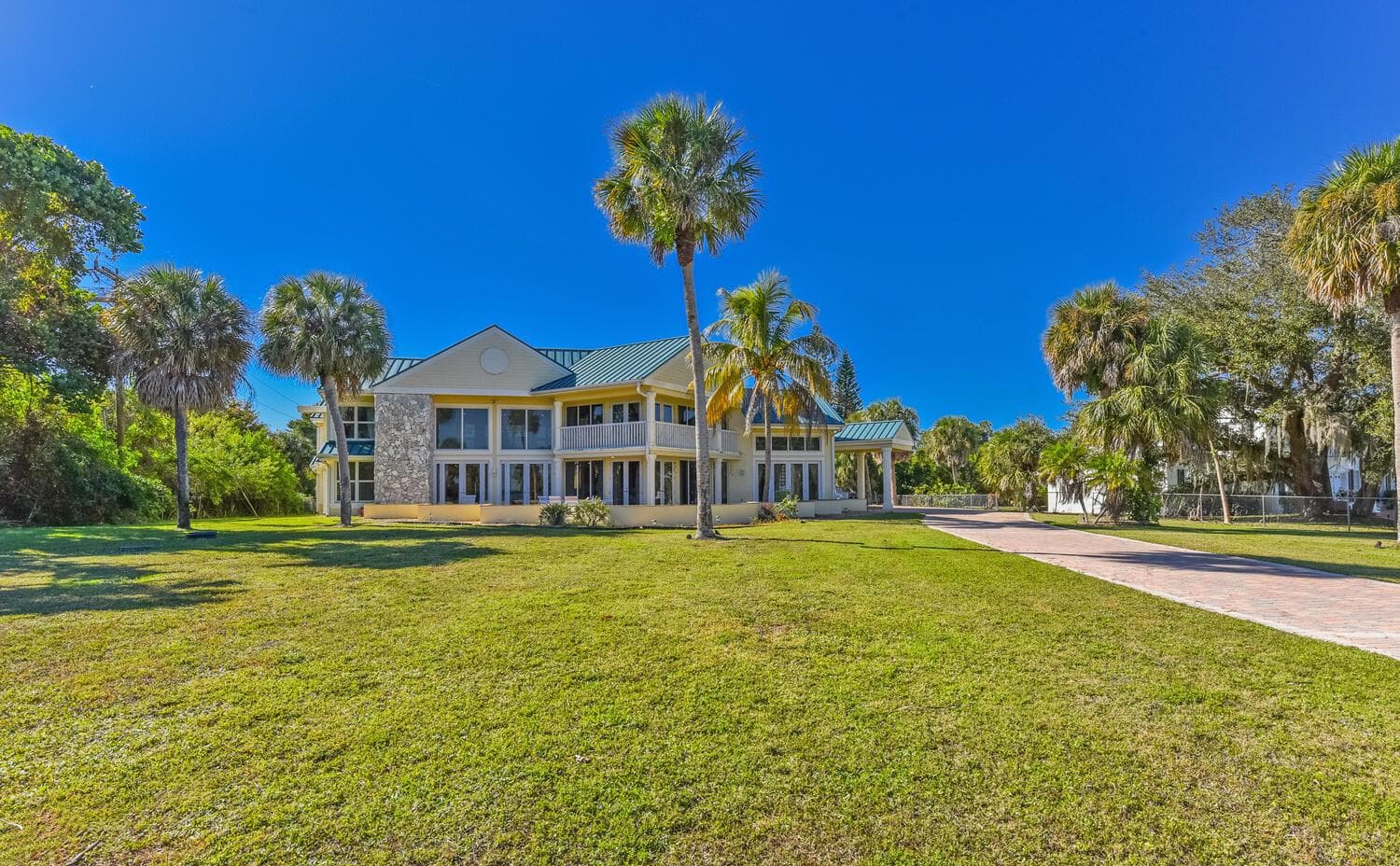 3343 S Indian River Drive photo 8