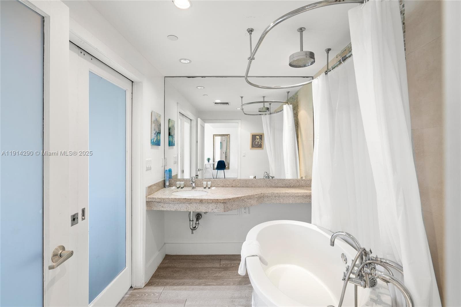 1060 Ocean Dr D307 photo 8