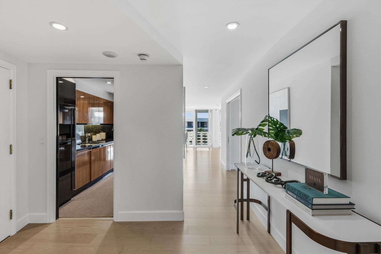 100 Sunrise Avenue 520/521 photo 2