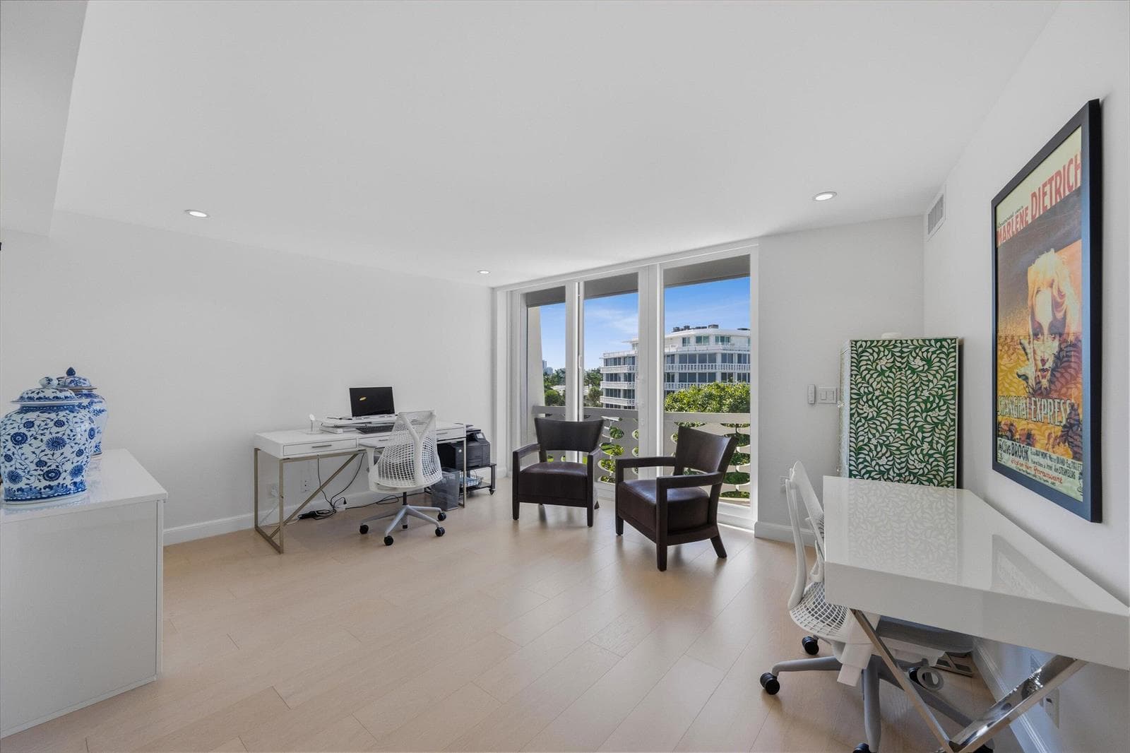 100 Sunrise Avenue 520/521 photo 22