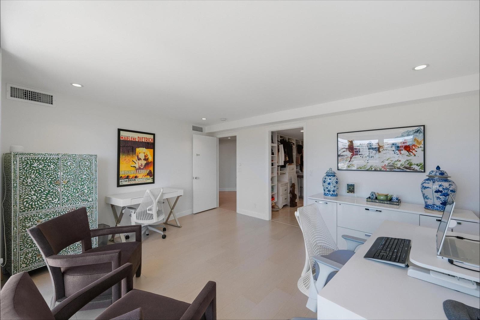 100 Sunrise Avenue 520/521 photo 24