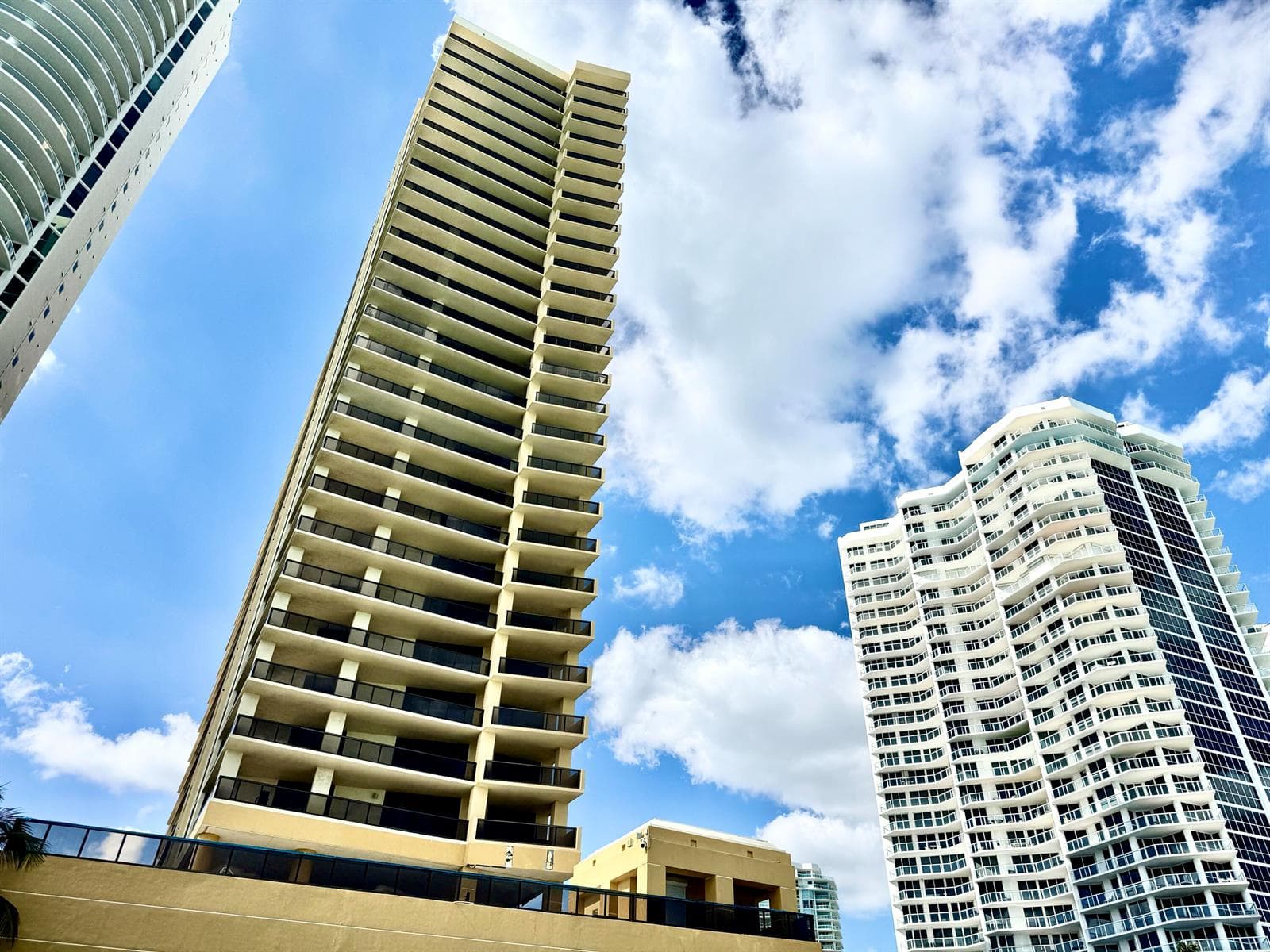 16275 Collins Avenue #1004 photo 2