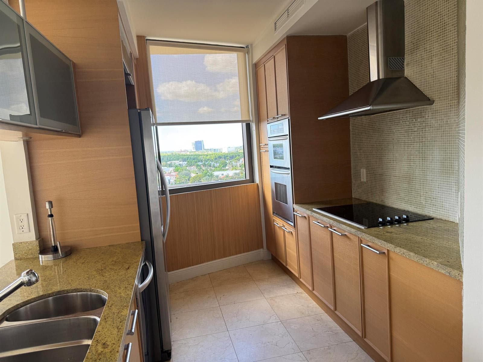 16275 Collins Avenue #1004 photo 9