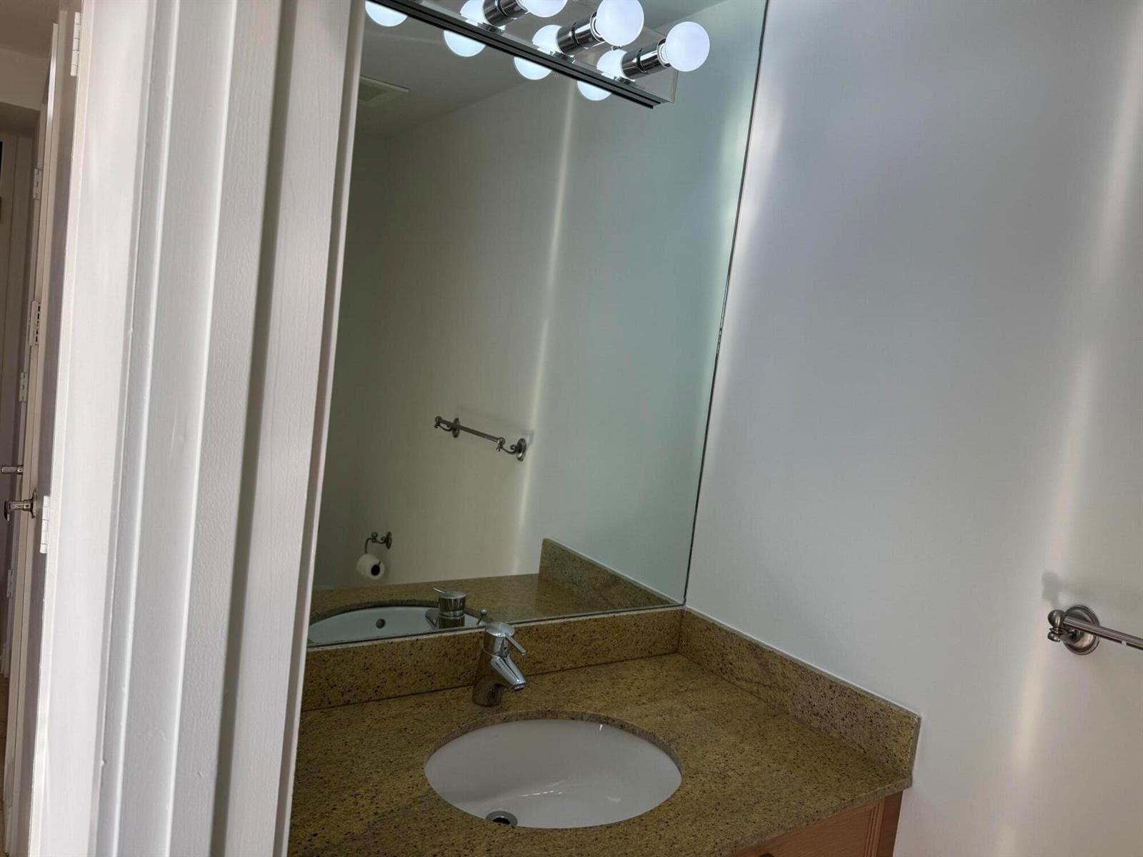 16275 Collins Avenue #1004 photo 10
