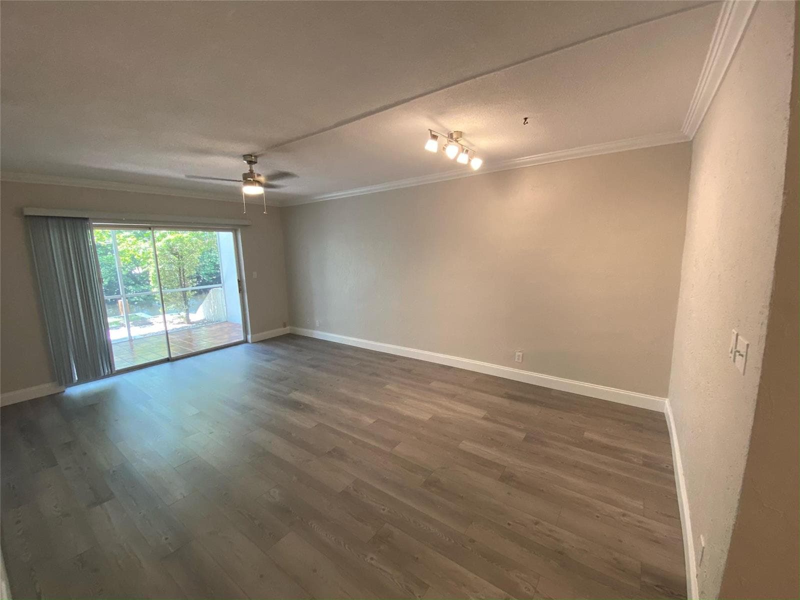 1400 NE 57th Street 104 photo 2