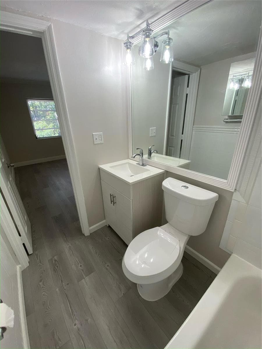 1400 NE 57th Street 104 photo 8