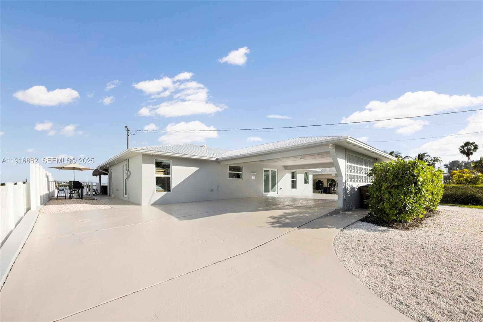 1733 Sunrise Dr photo 3
